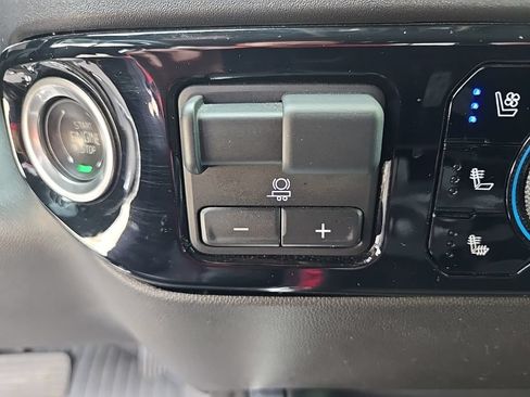 Used 2024 Chevrolet Silverado 2500 LTZ w/ LTZ Convenience Package AWD/4WD image 28
