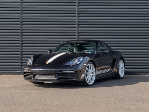 Certified 2024 Porsche 718 Cayman image 1