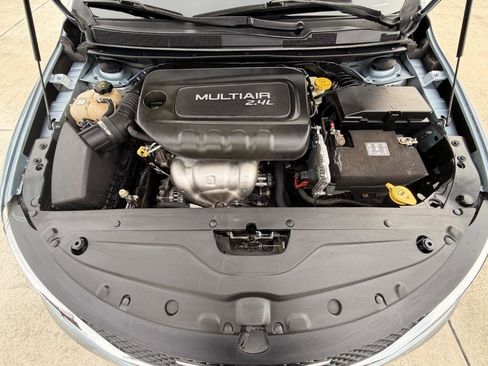 Used 2015 Chrysler 200 Limited w/ Convenience Group FWD image 8