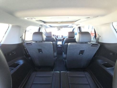 Used 2020 GMC Acadia SLT image 13