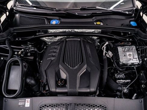 Certified 2025 Porsche Macan image 29