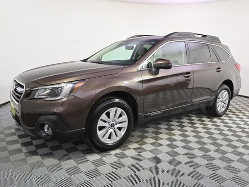 Used 2019 Subaru Outback 2.5i Premium AWD/4WD image 2