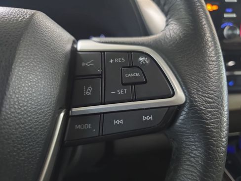 Used 2024 Toyota Sienna XLE image 21