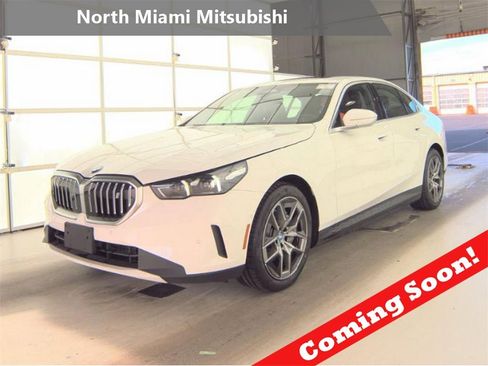 Used 2024 BMW i5 eDrive40i w/ Convenience Package image 1