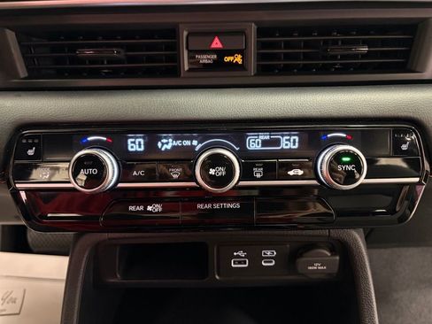 Used 2025 Honda Pilot Sport image 19