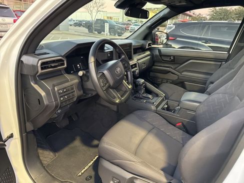 Used 2025 Toyota Tacoma SR image 5