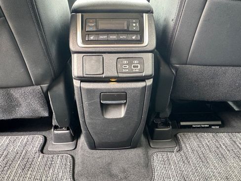 Used 2024 Subaru Ascent Limited w/ Technology Package AWD/4WD image 23