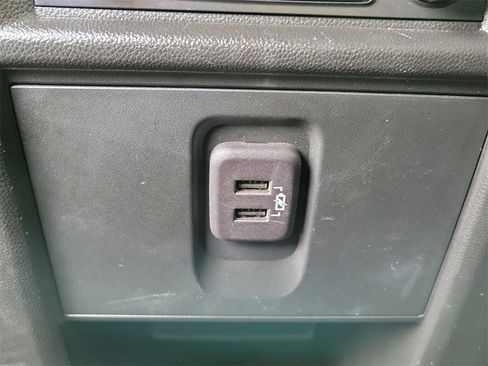 Certified 2023 Chevrolet Traverse LT image 24