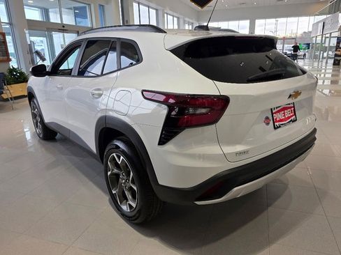 New 2026 Chevrolet Trax LT w/ Driver Confidence Package image 9