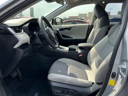 Used 2021 Toyota RAV4 XLE image 13