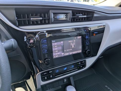 Used 2019 Toyota Corolla LE image 14