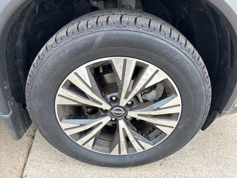 Used 2022 Nissan Rogue SV AWD/4WD image 9