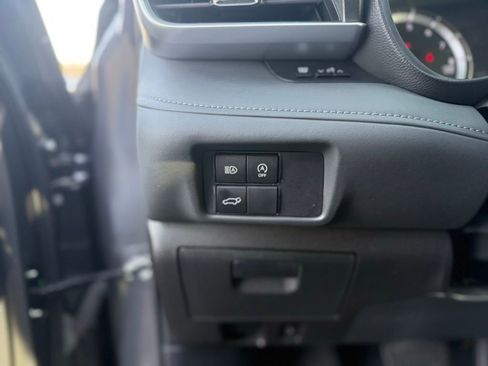 Used 2024 Toyota Highlander LE image 14