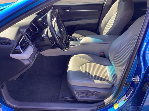 Used 2020 Toyota Camry SE w/ Convenience Package image 9
