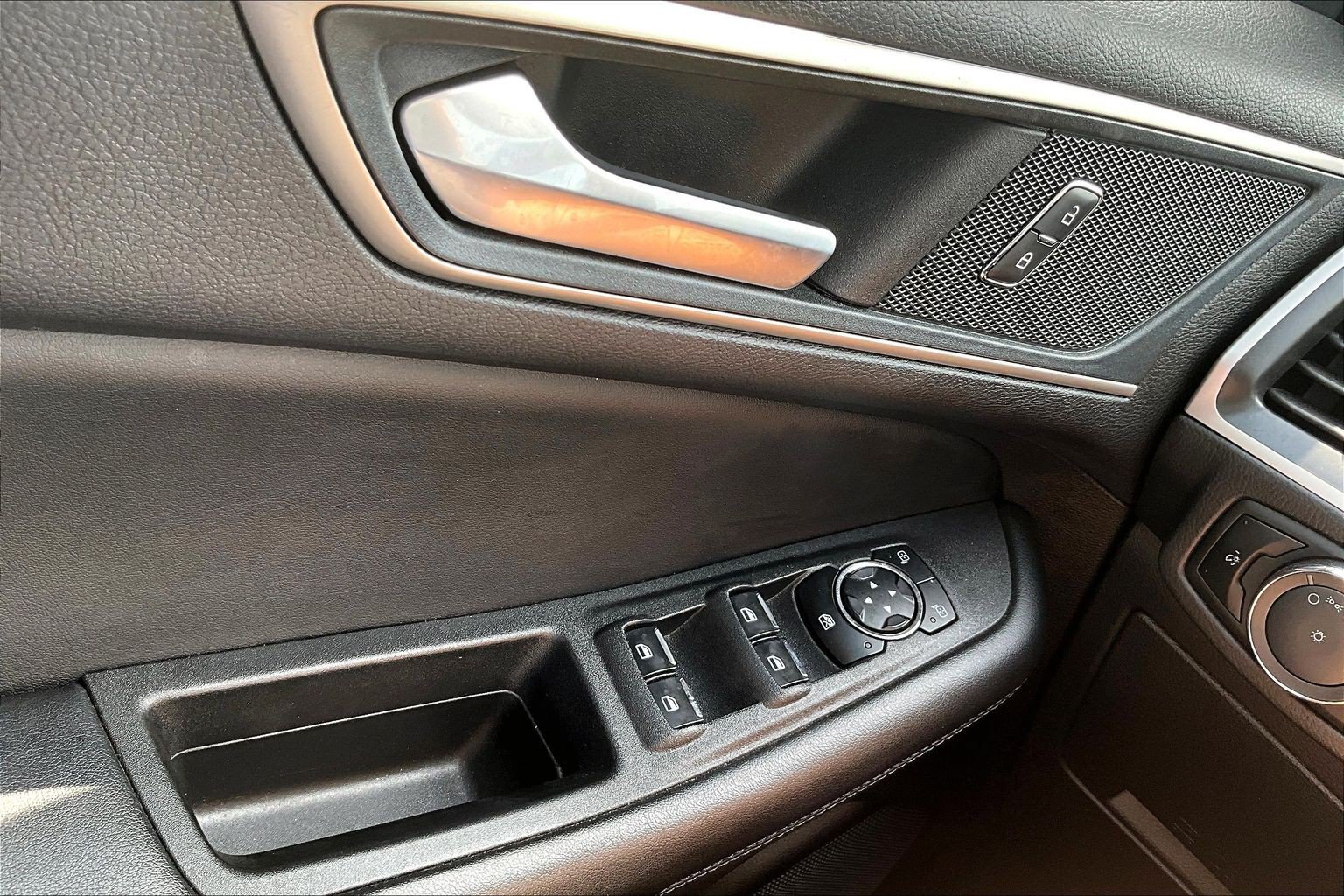 Used 2024 Ford Edge SEL AWD/4WD image 34