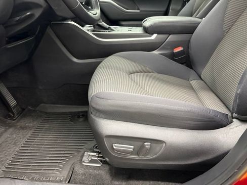 Used 2024 Toyota Highlander LE w/ Protection Package #3 (TMS) FWD image 17