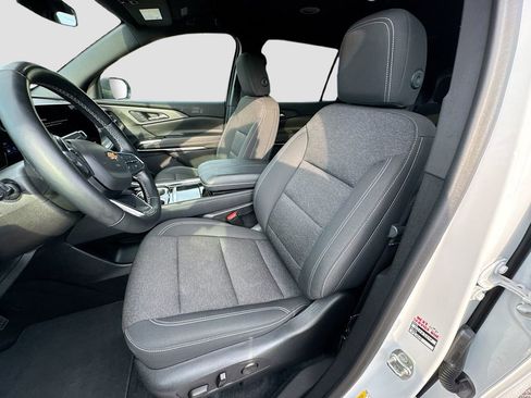 Used 2024 Chevrolet Traverse LT image 20