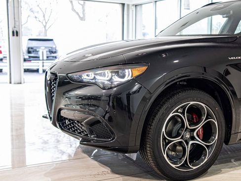 New 2025 Alfa Romeo Stelvio Sprint image 4