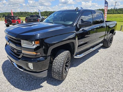 Used 2018 Chevrolet Silverado 1500 LT w/ Texas Edition AWD/4WD image 4