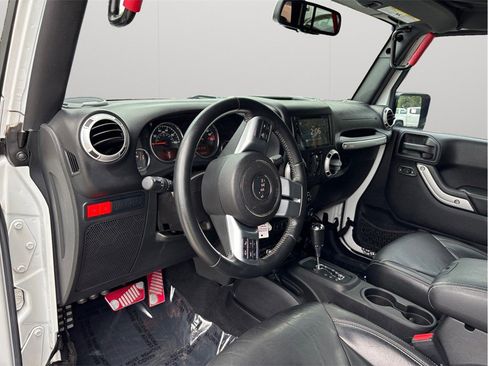 Used 2016 Jeep Wrangler Unlimited Rubicon AWD/4WD image 6