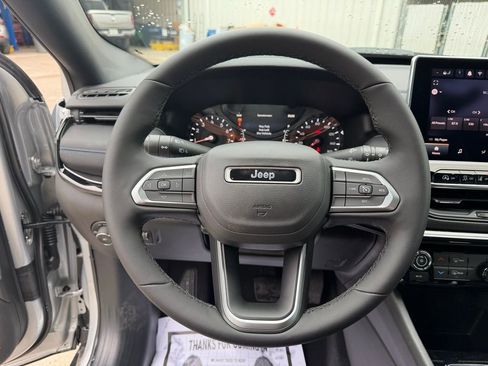 New 2026 Jeep Compass Latitude image 16