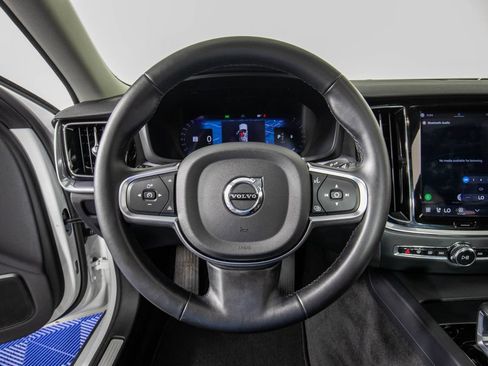 Used 2025 Volvo S60 B5 Core FWD image 19