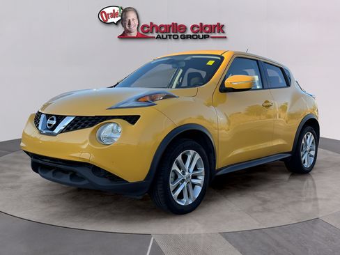 Used 2015 Nissan Juke SV FWD image 1