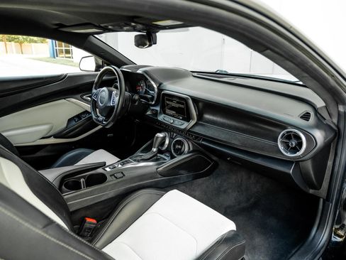 Used 2016 Chevrolet Camaro SS RWD image 18