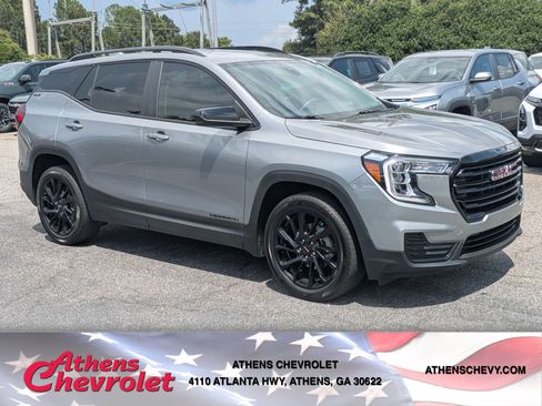 Used 2024 GMC Terrain SLE w/ Elevation Edition FWD image 1