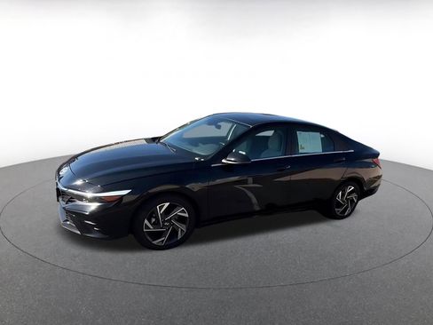 Used 2025 Hyundai Elantra Limited image 8