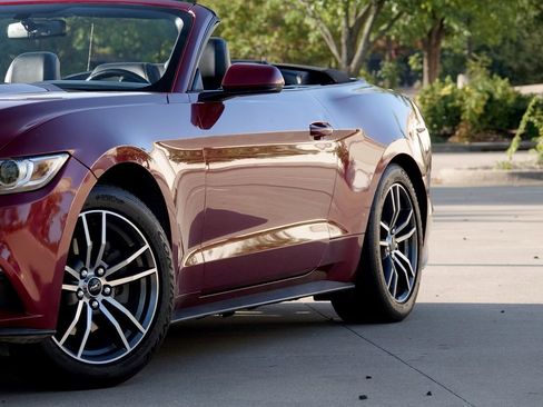 Used 2017 Ford Mustang Premium image 21