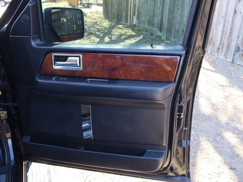 Used 2015 Lincoln Navigator 4WD image 28