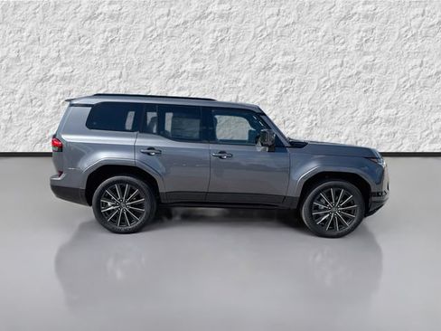 New 2026 Lexus GX 550 w/ Accessory Package (2T) AWD/4WD image 2