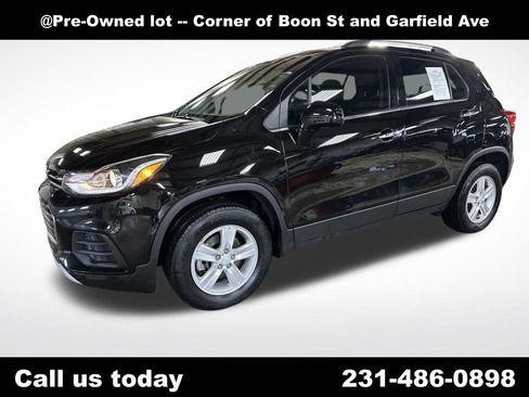 Used 2020 Chevrolet Trax LT w/ LT Convenience Package image 1