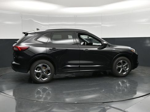 Used 2023 Ford Escape ST-Line w/ Tech Pack #1 AWD/4WD image 2