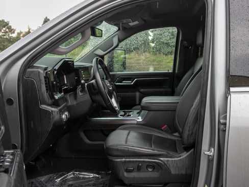 Used 2025 GMC Sierra 3500 SLT w/ SLT Premium Package AWD/4WD image 22