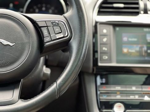 Used 2017 Jaguar F-PACE Premium AWD/4WD image 33