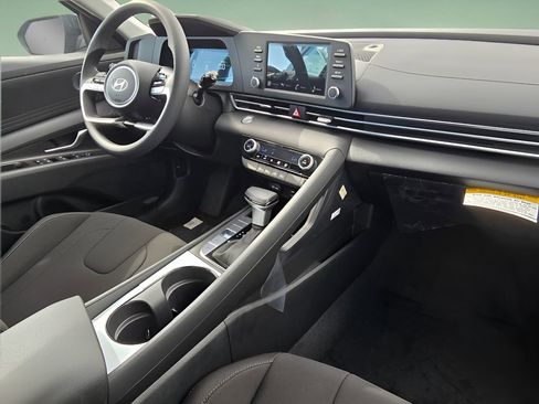 New 2025 Hyundai Elantra Blue image 25