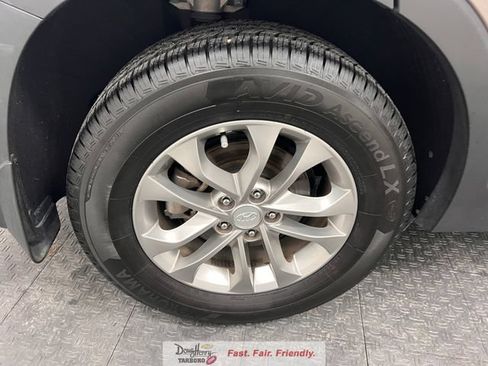 Used 2019 Hyundai Santa Fe SEL FWD image 18