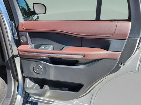 Used 2024 Ford Expedition Limited image 20