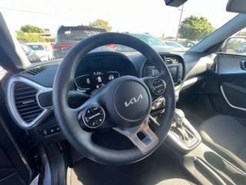 Used 2025 Kia Soul LX w/ LX Technology Package FWD image 15
