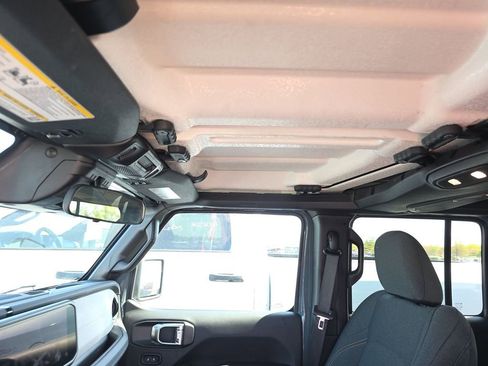 Used 2025 Jeep Wrangler Unlimited Sahara w/ Safety Group AWD/4WD image 14