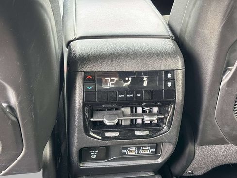 Used 2023 Jeep Grand Cherokee L Laredo AWD/4WD image 9