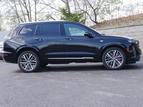 Certified 2024 Cadillac XT6 Sport w/ Technology Package AWD/4WD image 9