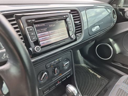 Used 2013 Volkswagen Beetle Turbo FWD image 28