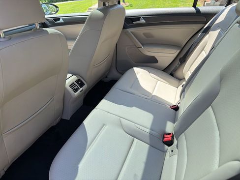 Used 2019 Volkswagen Golf SE FWD image 24