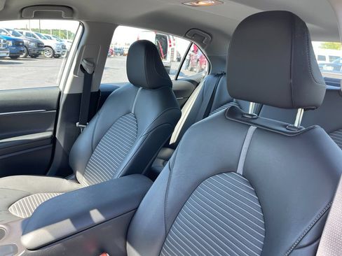 Used 2023 Toyota Camry SE FWD image 12