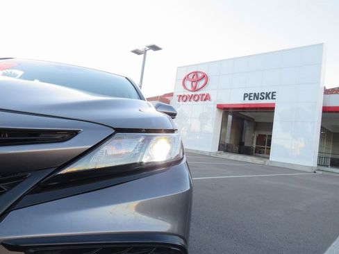 Certified 2021 Toyota Camry SE image 4