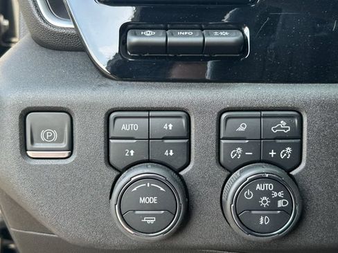 Used 2023 Chevrolet Silverado 1500 High Country w/ High Country Premium Package AWD/4WD image 24