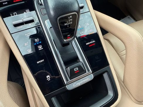 Used 2020 Porsche Cayenne AWD/4WD image 31